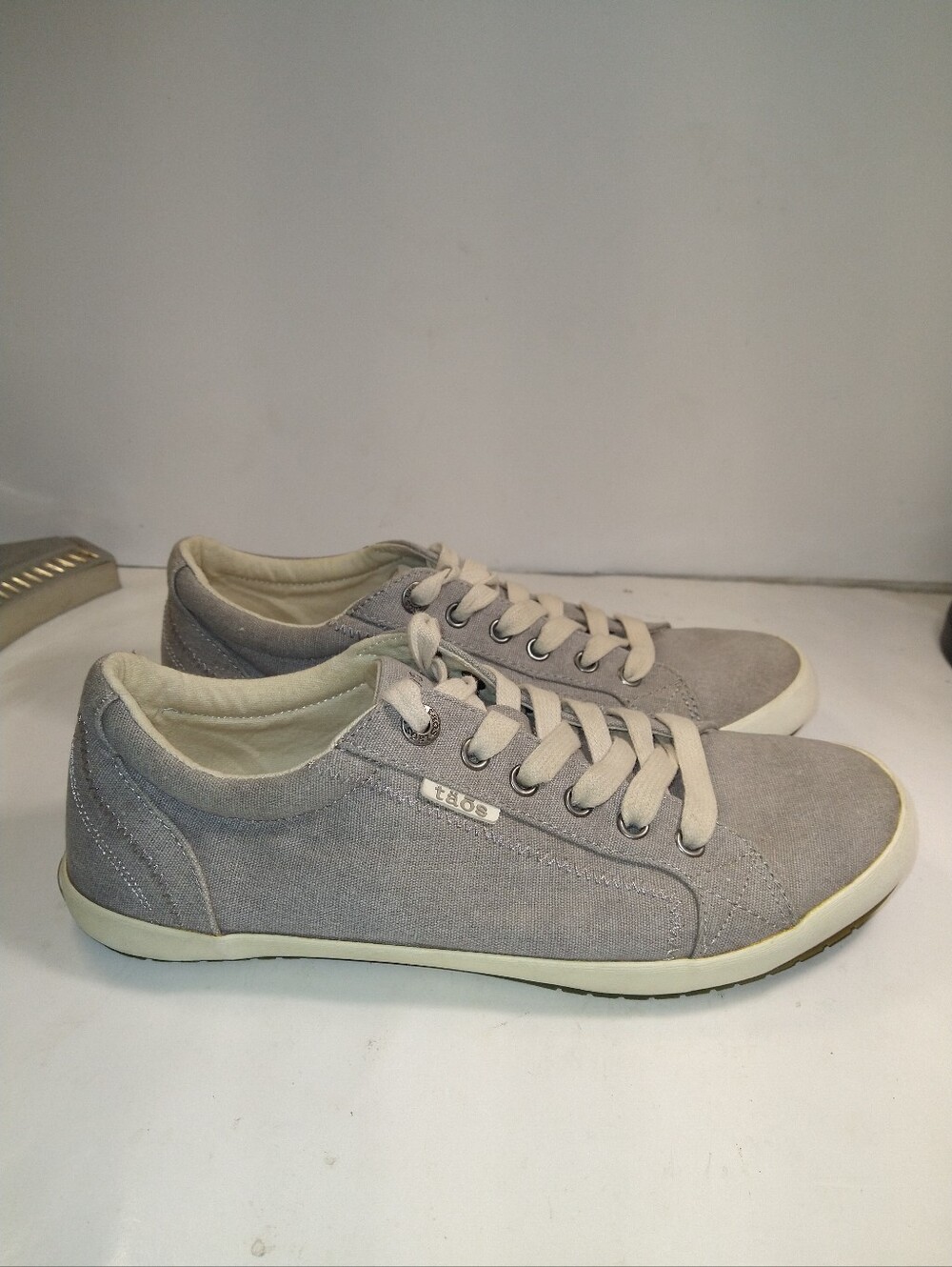 Taos Star Gray Canvas Lace Up Sneakers Shoes Women's sz 10.